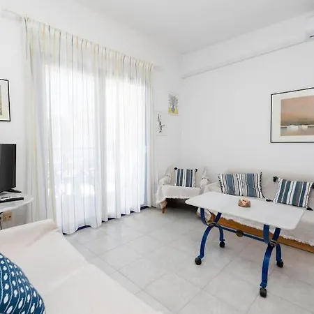 Apartment Seashell Next To The Possidi